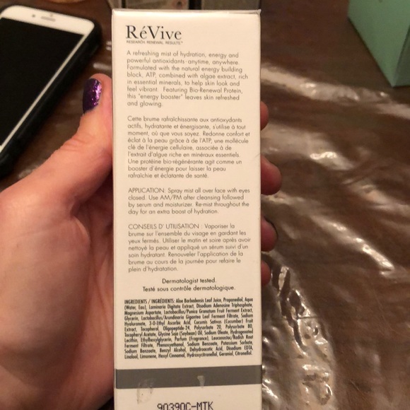 NEW- RéVive Energizing hydration mist - Picture 4 of 5